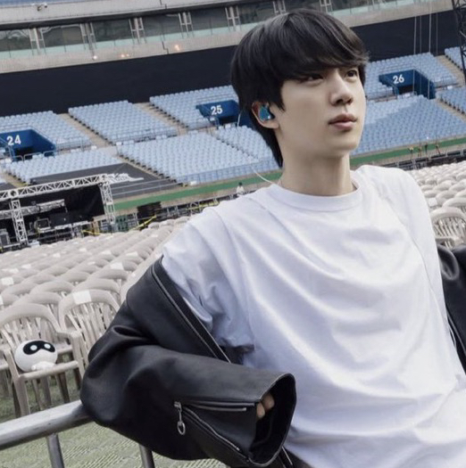Foto terbaru Jin (BTS)