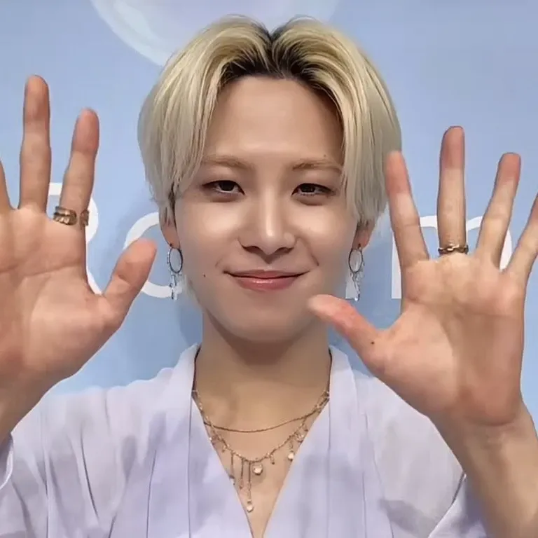 Recent activity shot of Kawashiri Ren (JO1)