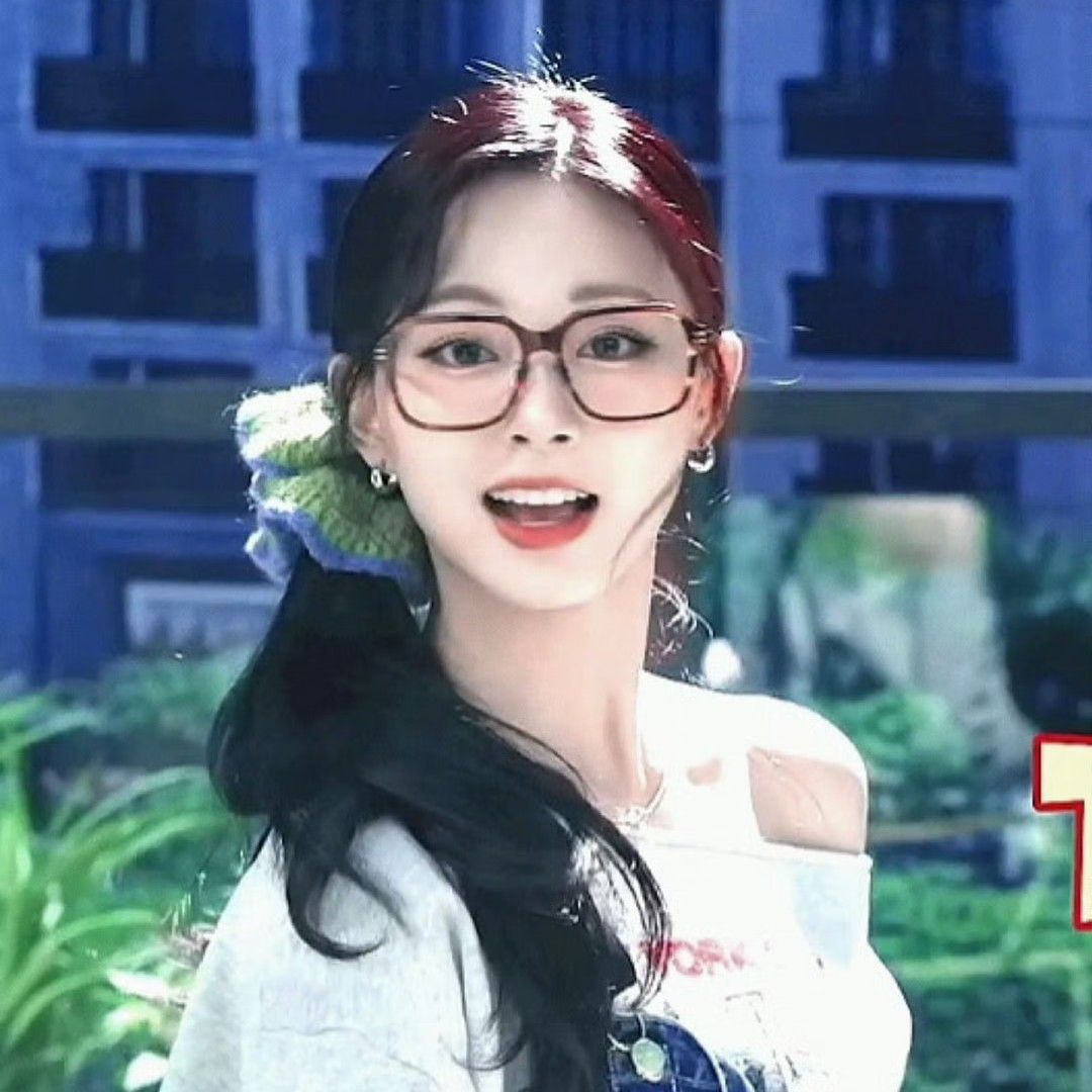 쯔위 (TWICE)의 비하인드 컷