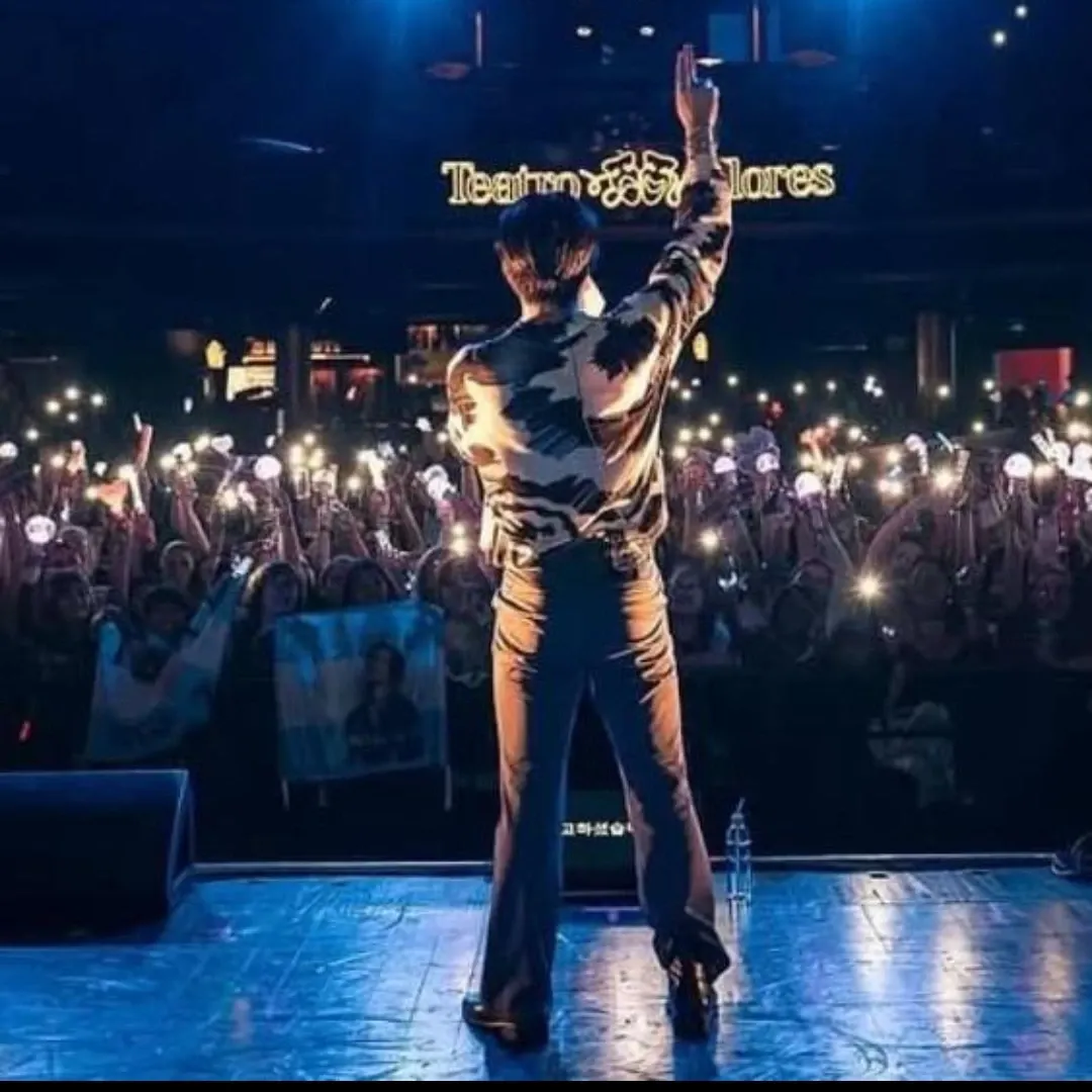 A moment captured by Rocky's fan