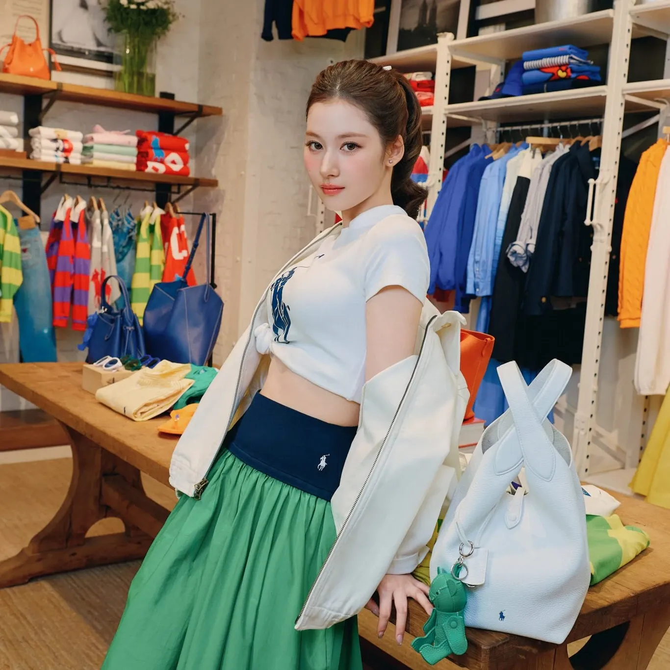 Momen yang diabadikan oleh penggemar Sana (TWICE)