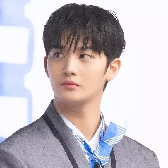 Latest photo of Bae Jinyoung