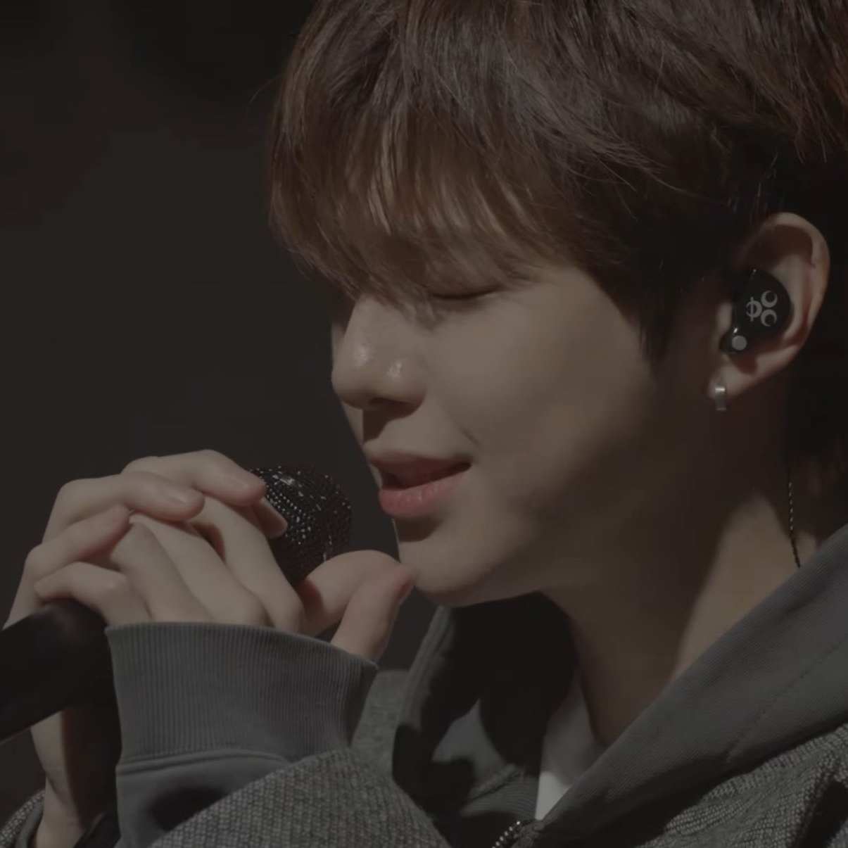 강다니엘의 비하인드 컷