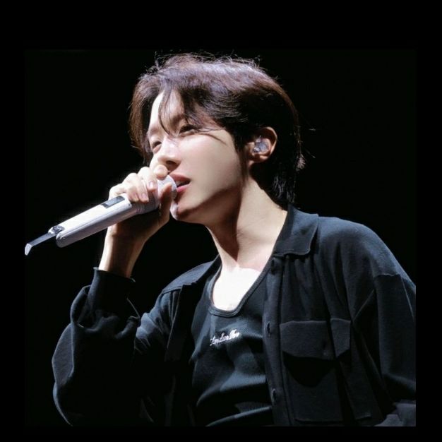 Foto terbaru j-hope (BTS)
