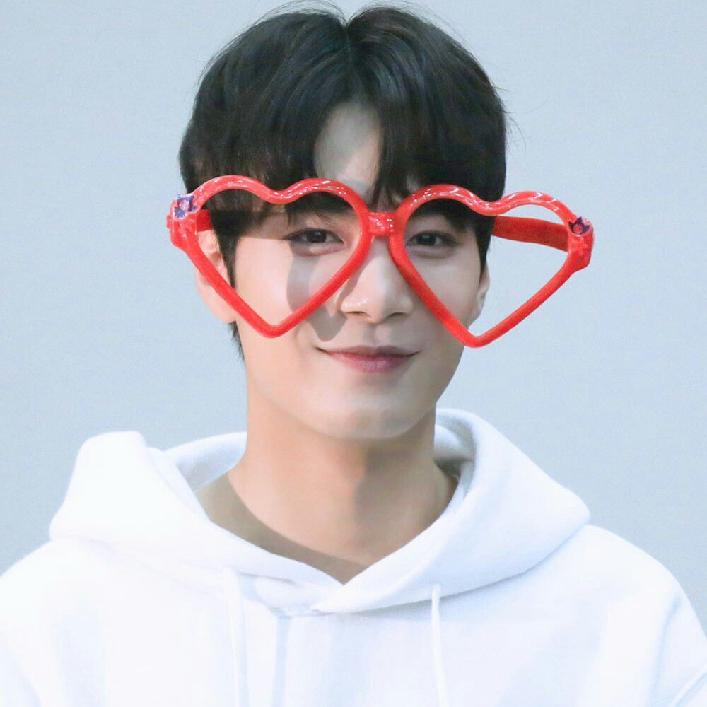 Recent activity shot of Kim Jonghyeon