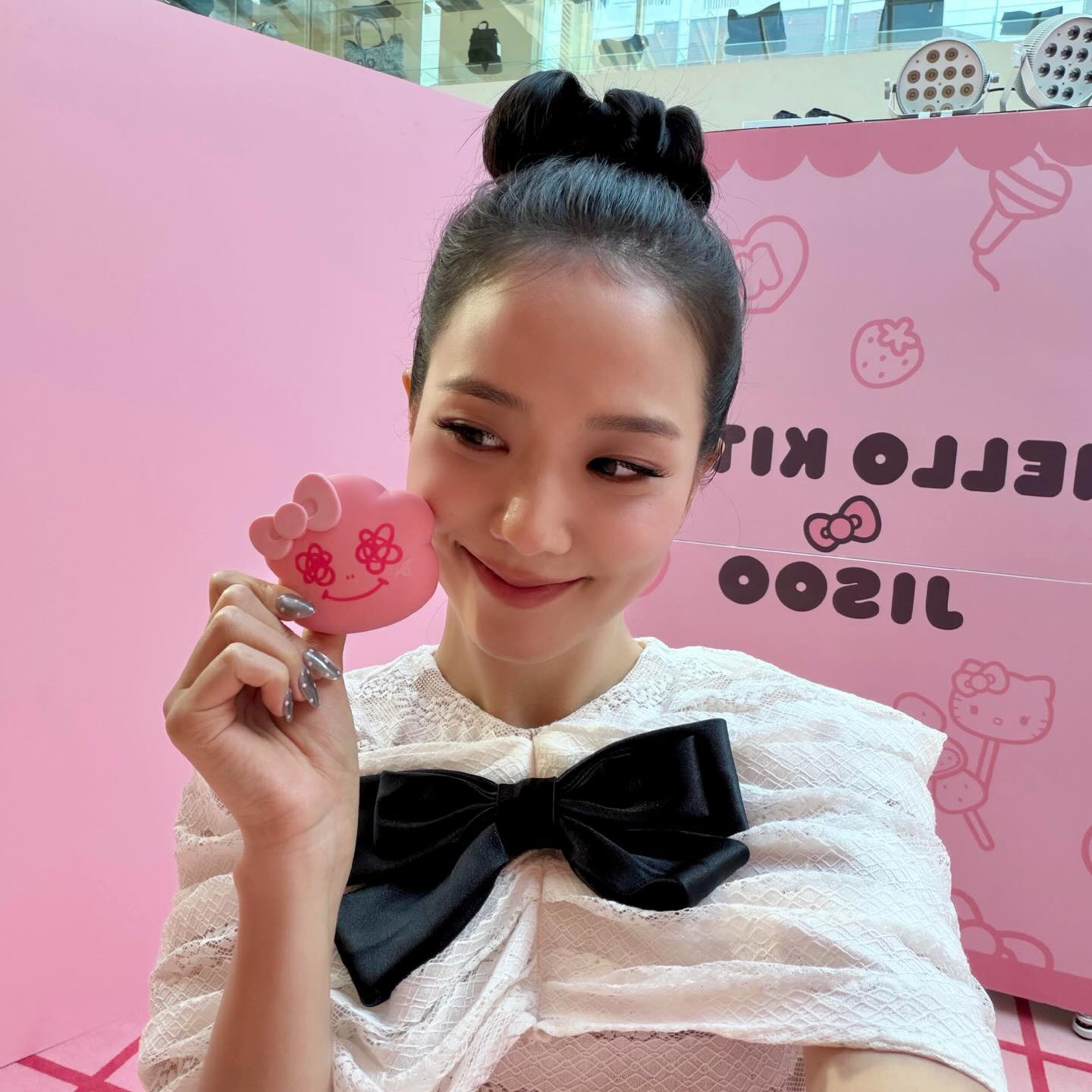 Behind-the-scenes cut of Jisoo (BLACKPINK)