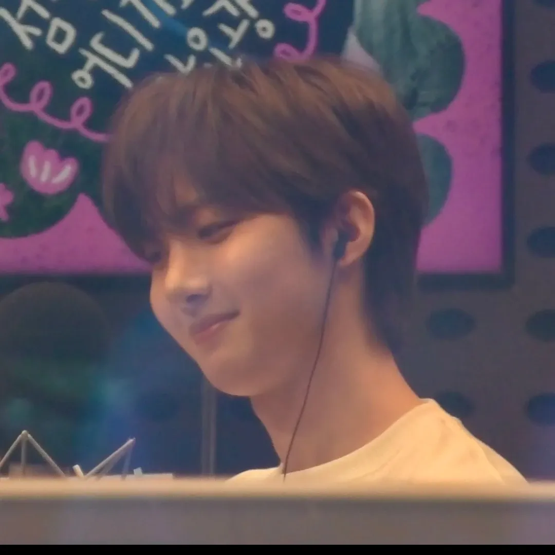 Behind-the-scenes cut of Hui (PENTAGON)