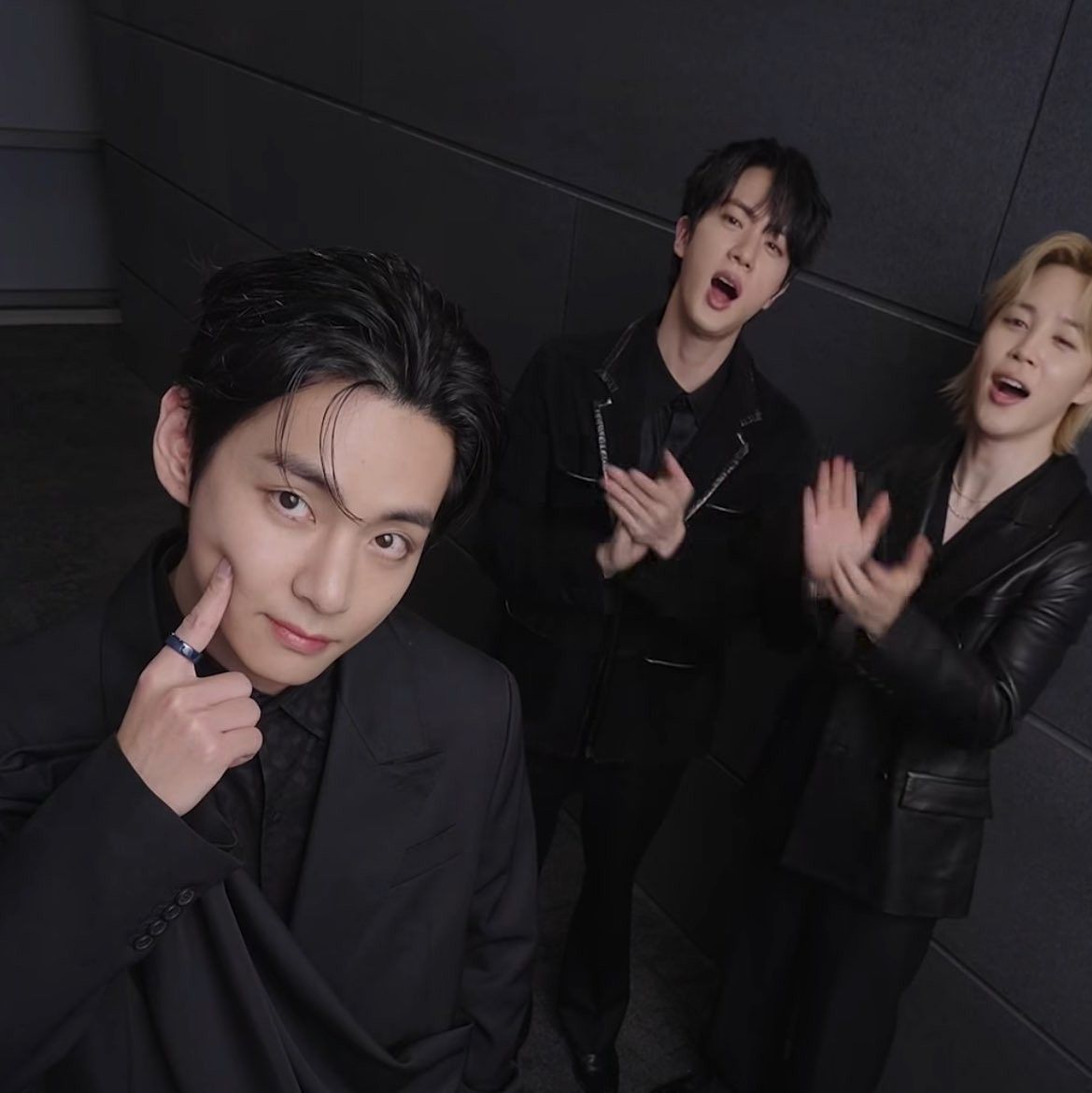 뷔 (방탄소년단)의 비하인드 컷