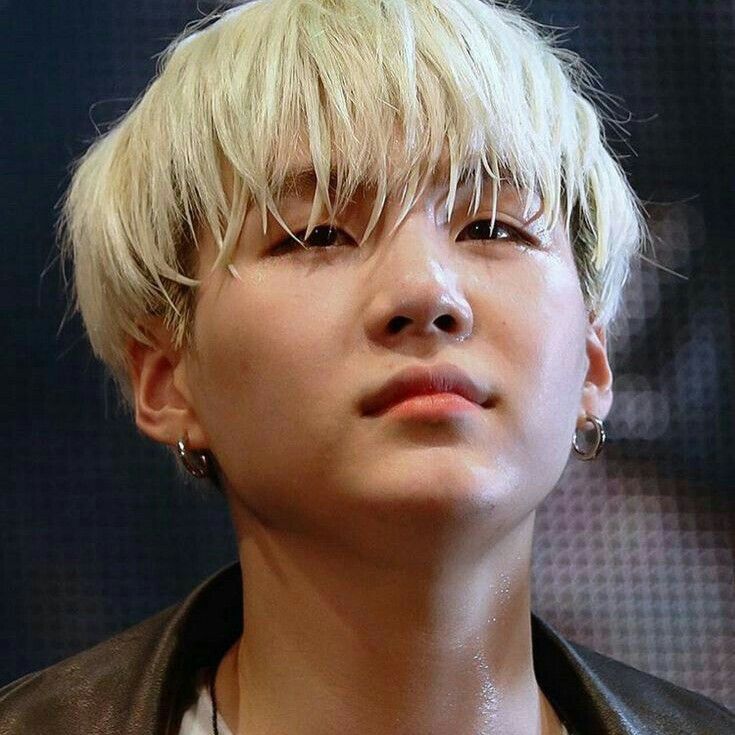 SUGA (防彈少年團)的最新照片