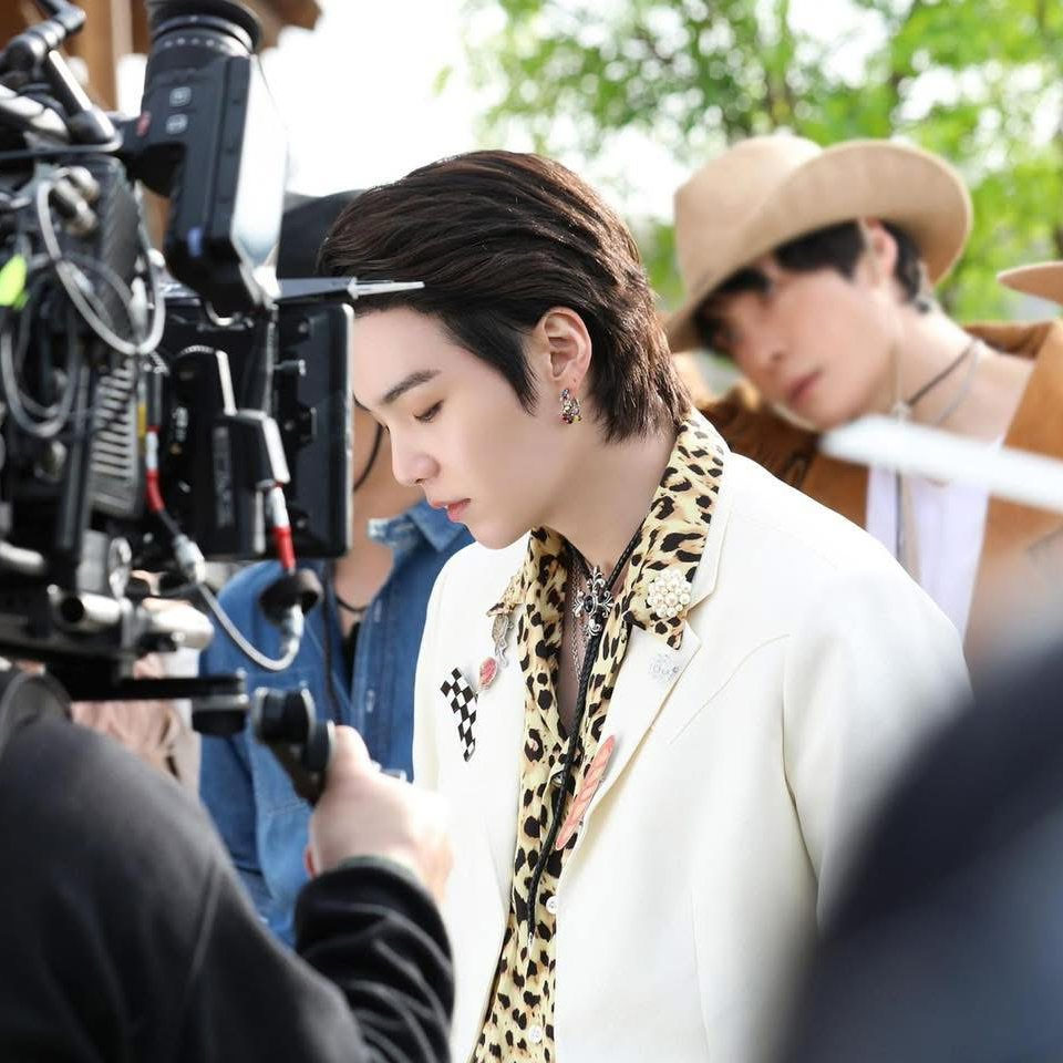 Foto aktivitas terbaru SUGA (BTS)