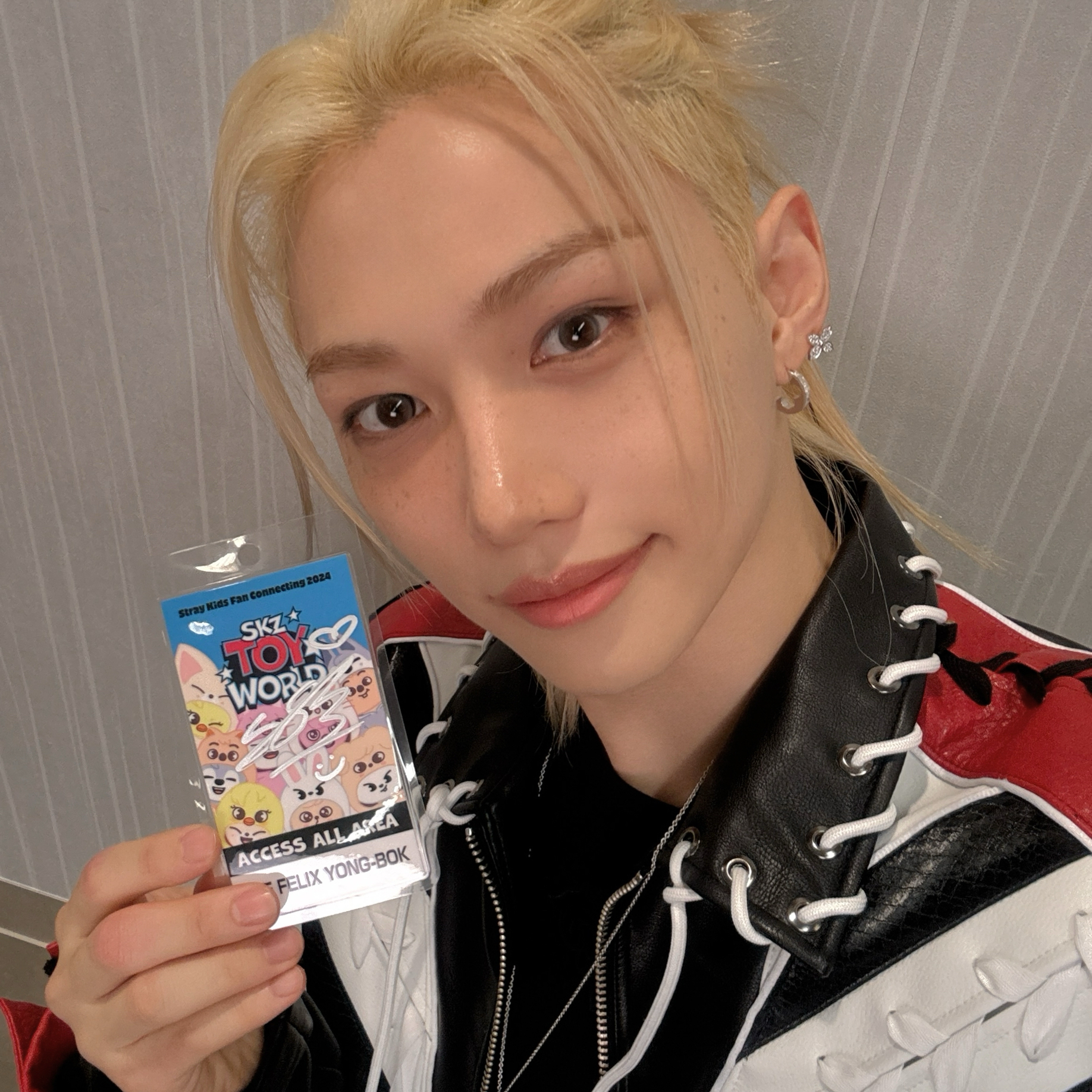 Behind-the-scenes cut of Felix (Stray Kids)