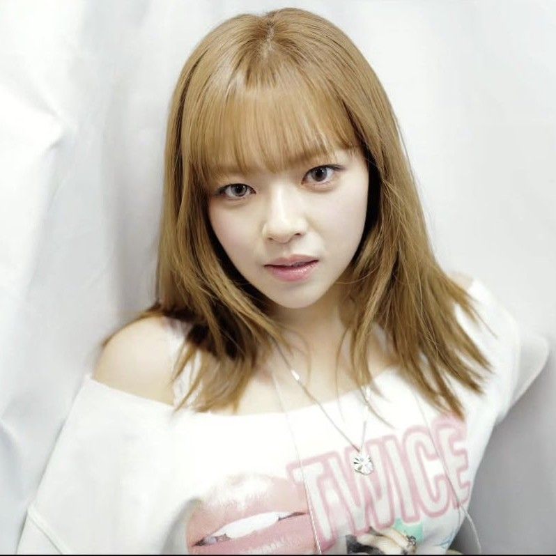 Behind-the-scenes cut of Jeongyeon (TWICE)