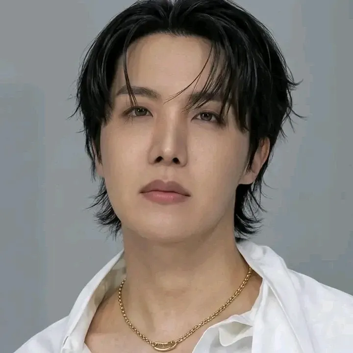 Foto terbaru j-hope (BTS)