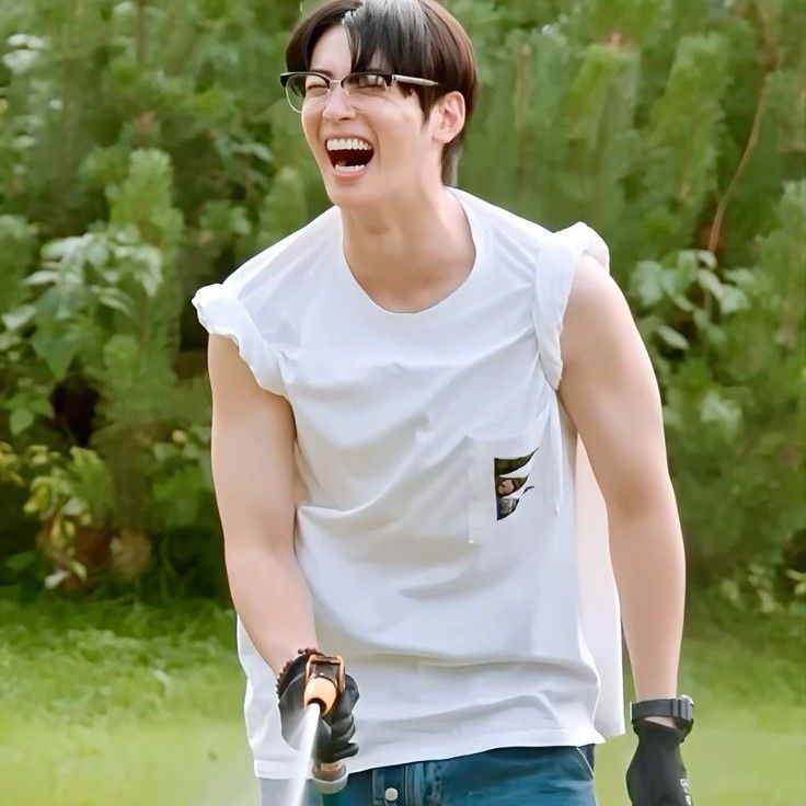 Behind-the-scenes cut of Eunwoo (ASTRO)