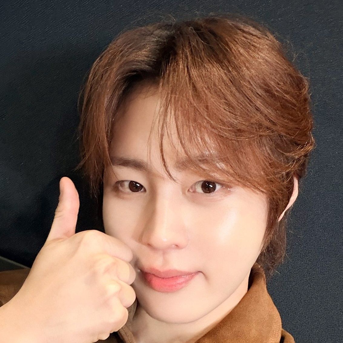 A moment captured by Ha Sungwoon's fan