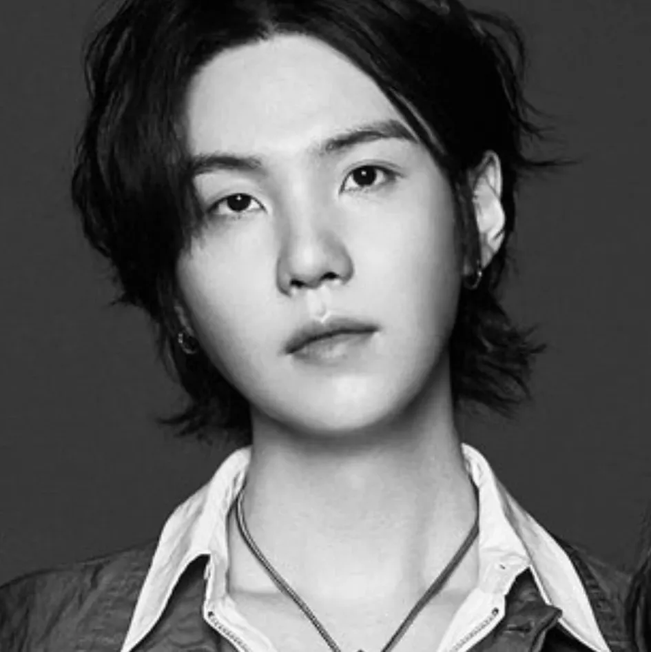 Foto aktivitas terbaru SUGA (BTS)