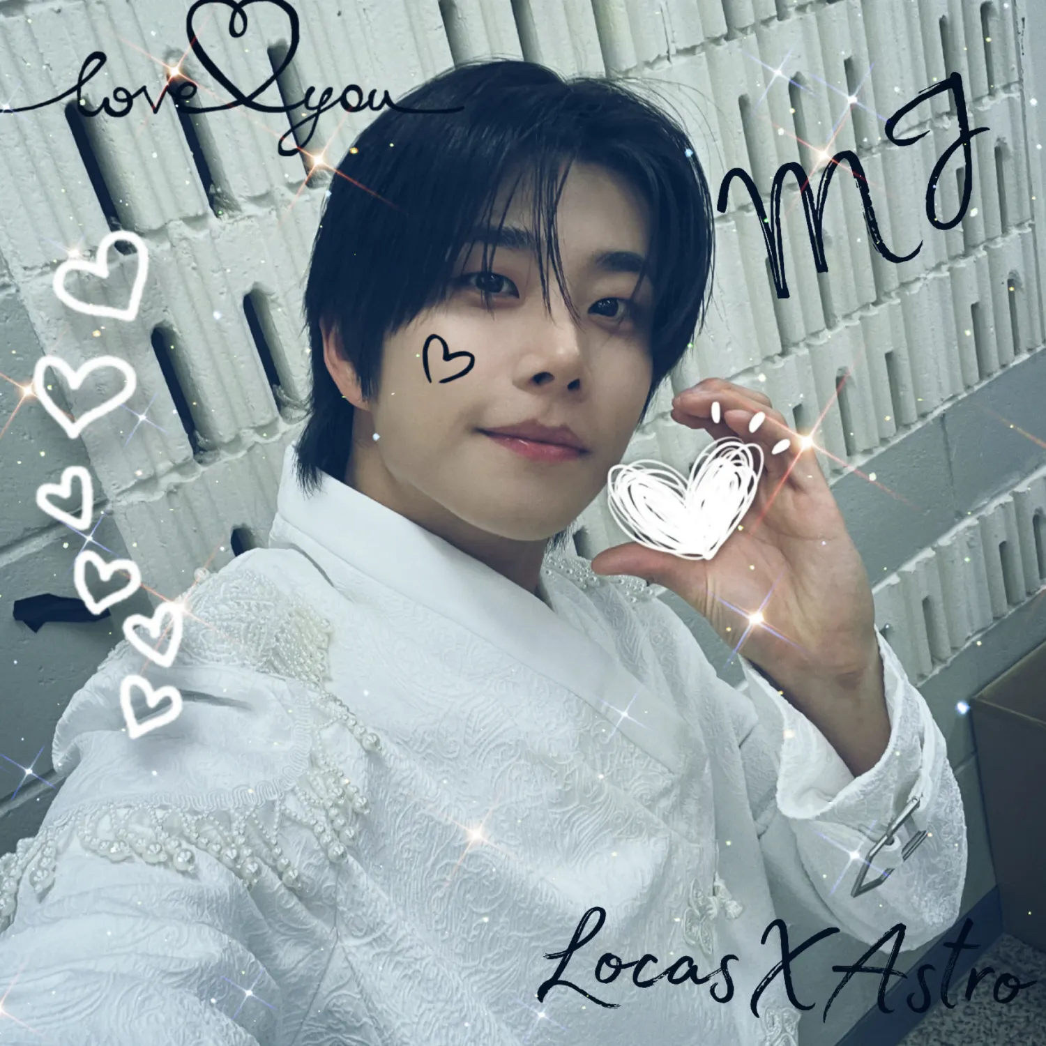 A moment captured by MJ (ASTRO)'s fan