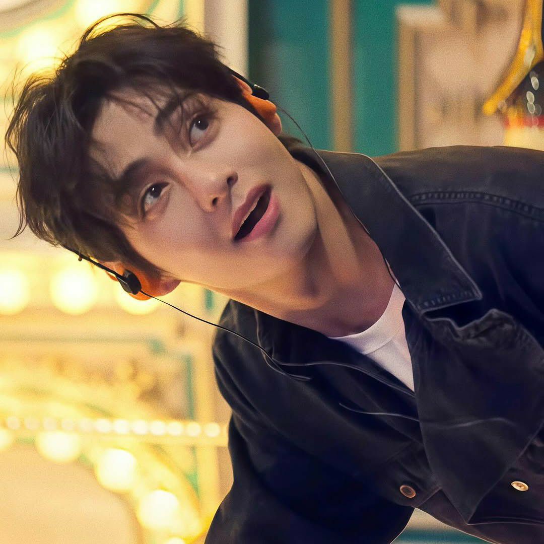 뷔 (방탄소년단)의 최신 사진