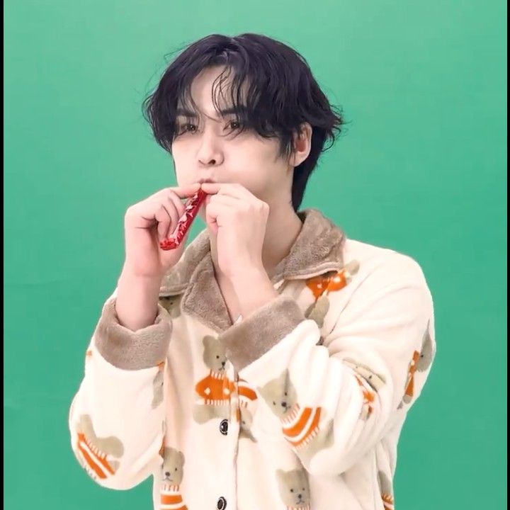 아스트로의 최신 사진