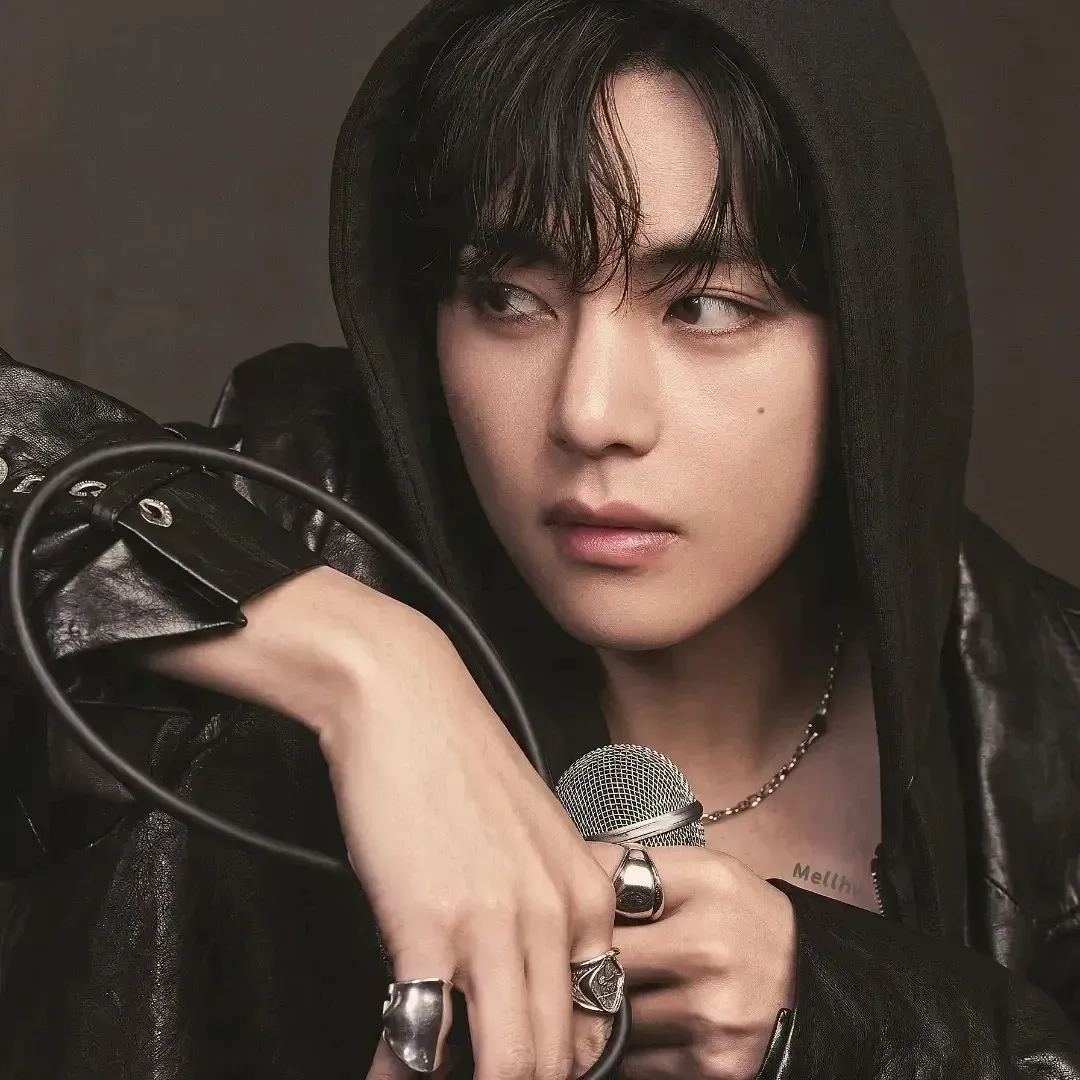 Behind-the-scenes cut of V (BTS)