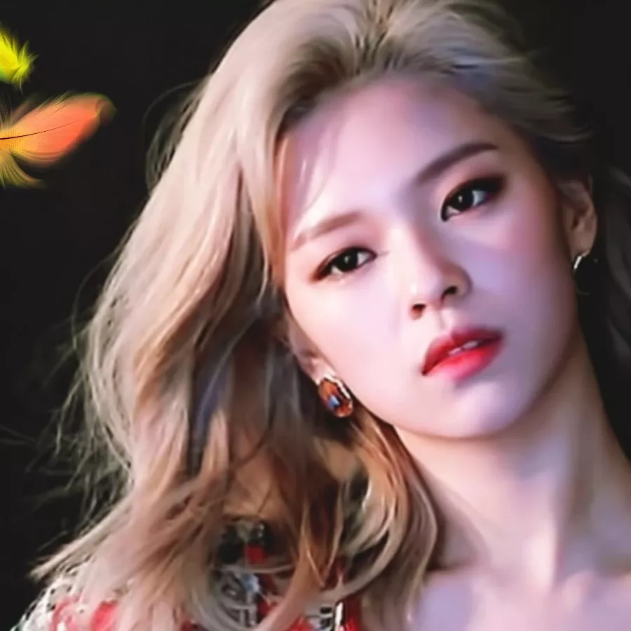 Behind-the-scenes cut of Jeongyeon (TWICE)