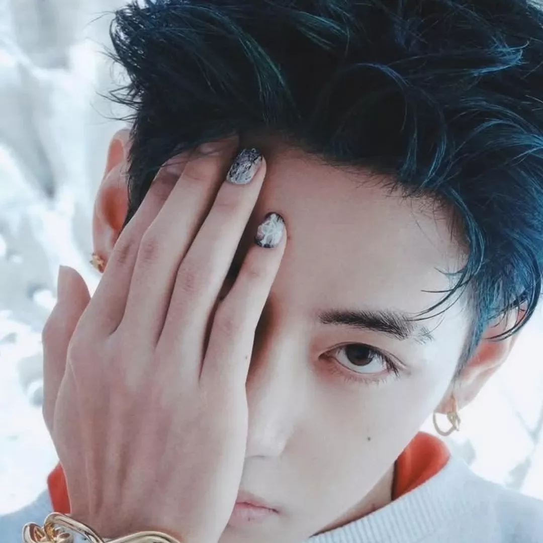 V (BTS)の舞台裏ショット