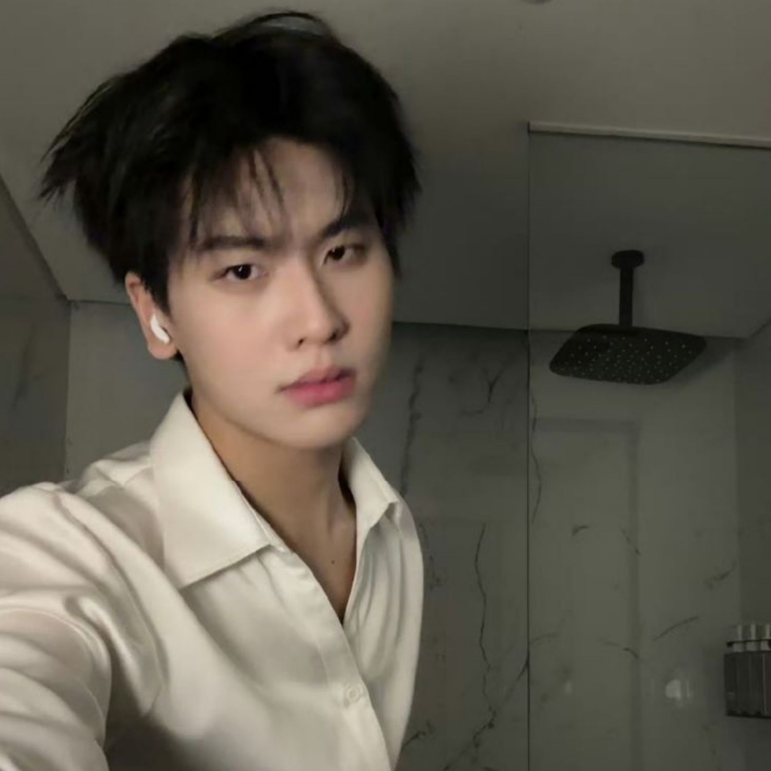 Behind-the-scenes cut of Shen (NexT1DE)