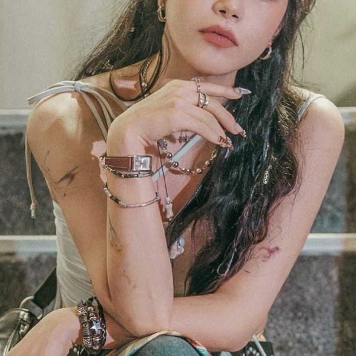 Behind-the-scenes cut of Solar (MAMAMOO)