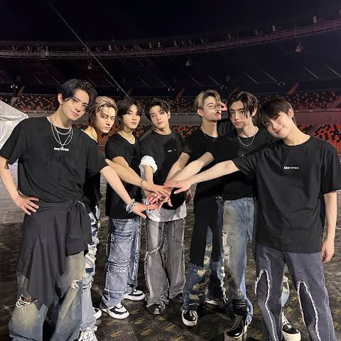 Latest photo of ENHYPEN