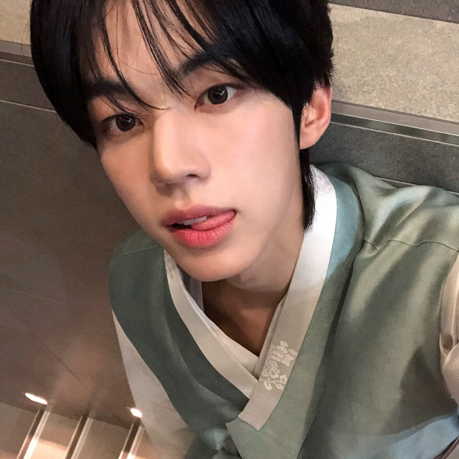 Behind-the-scenes cut of TWS