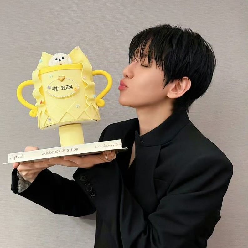 백현 (EXO) 최근 활동샷