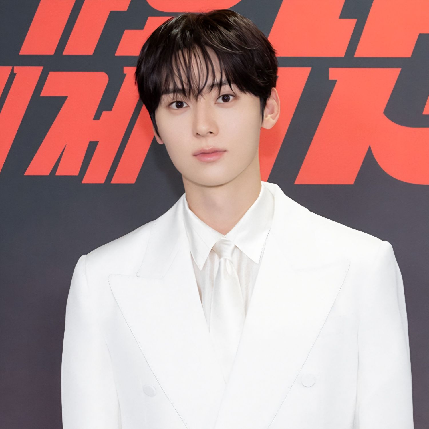 Behind-the-scenes cut of Hwang Minhyun