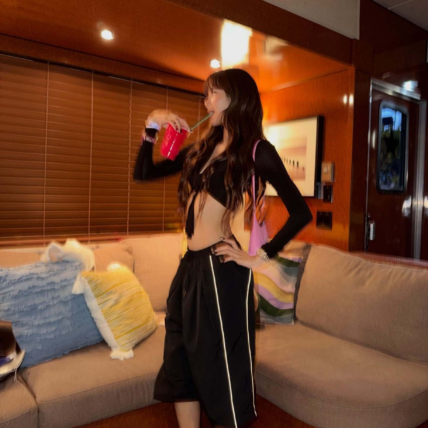 Foto aktivitas terbaru Lisa (BLACKPINK)