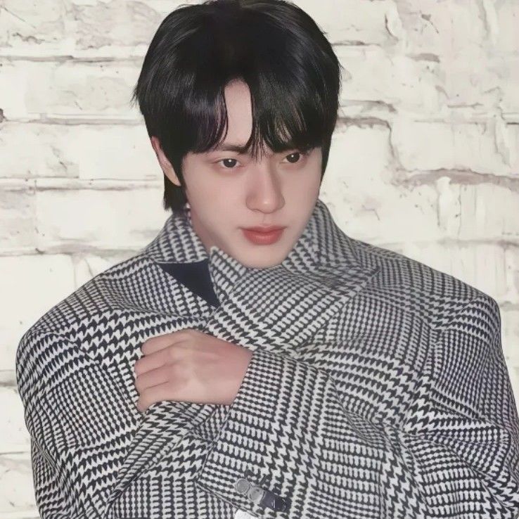 Trending idol content in the community