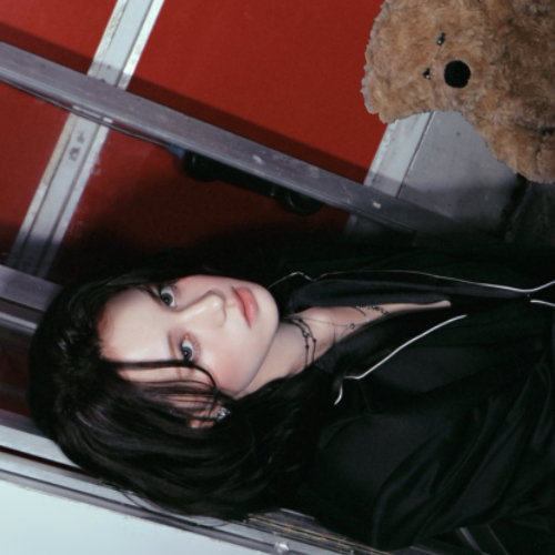 Behind-the-scenes cut of Nina (NiziU)