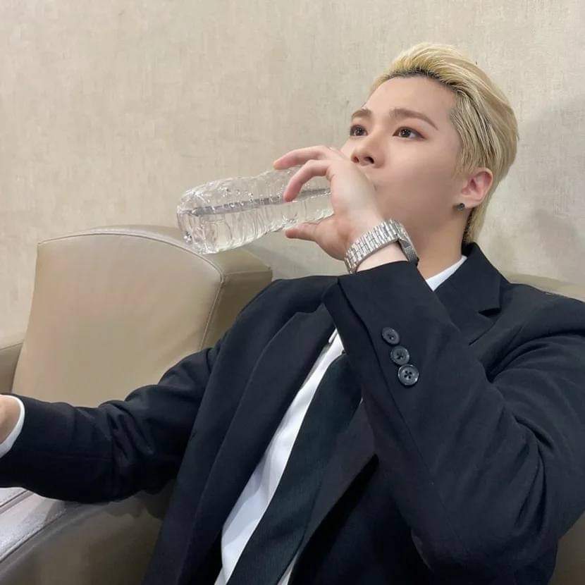 Behind-the-scenes cut of Moonbin (ASTRO)