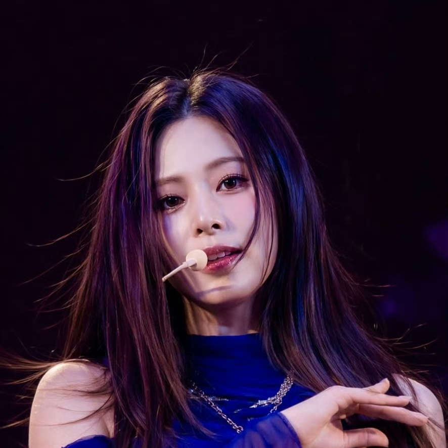 Foto aktivitas terbaru Tzuyu (TWICE)