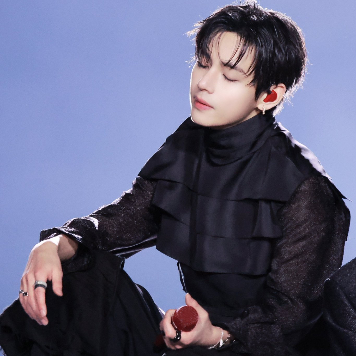 뷔 (방탄소년단)의 최신 사진