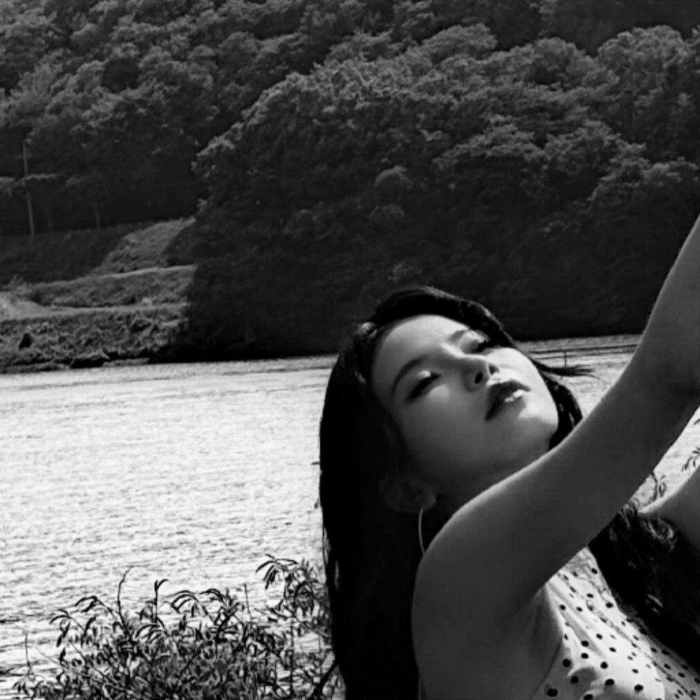 Recent activity shot of Solar (MAMAMOO)