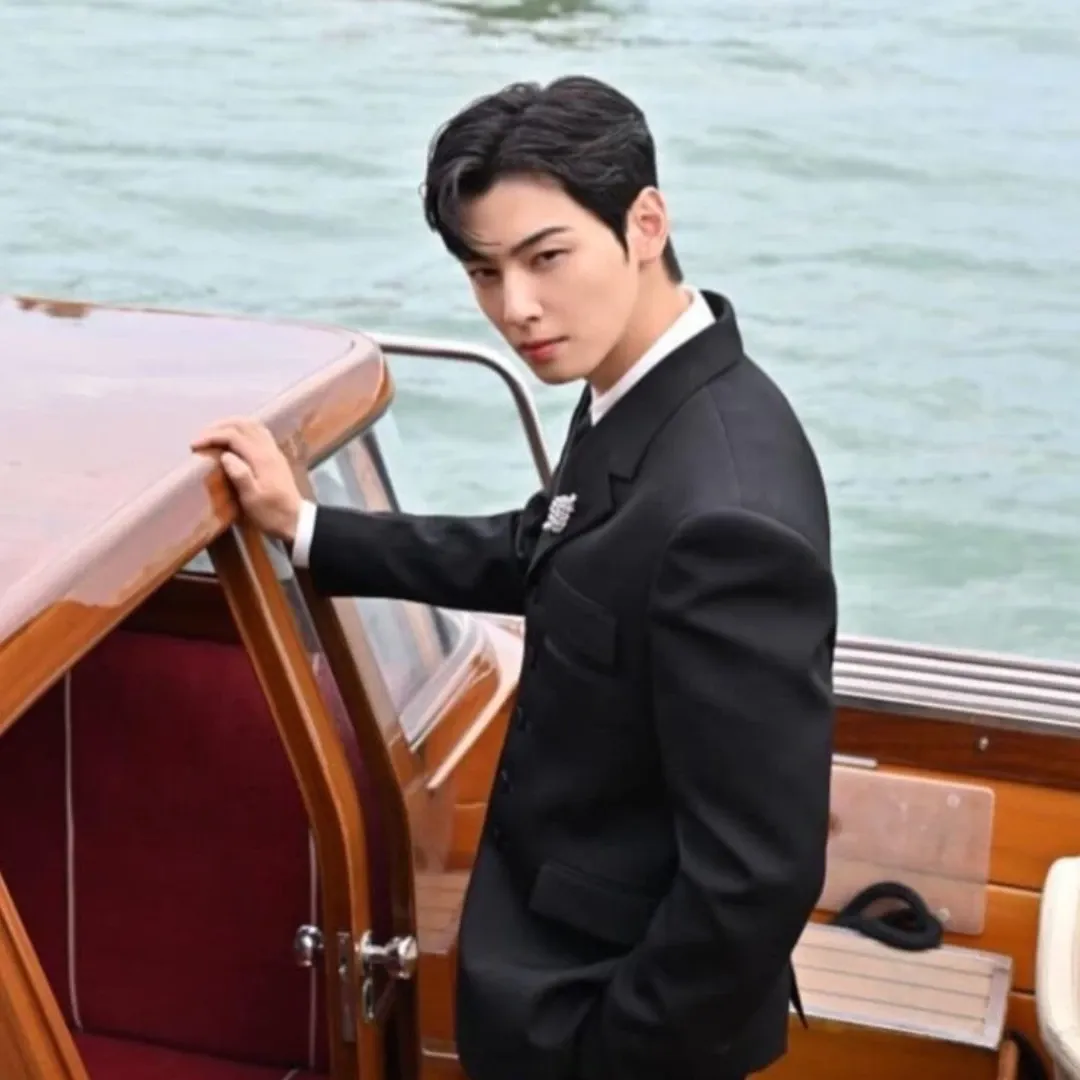 Recent activity shot of Eunwoo (ASTRO)