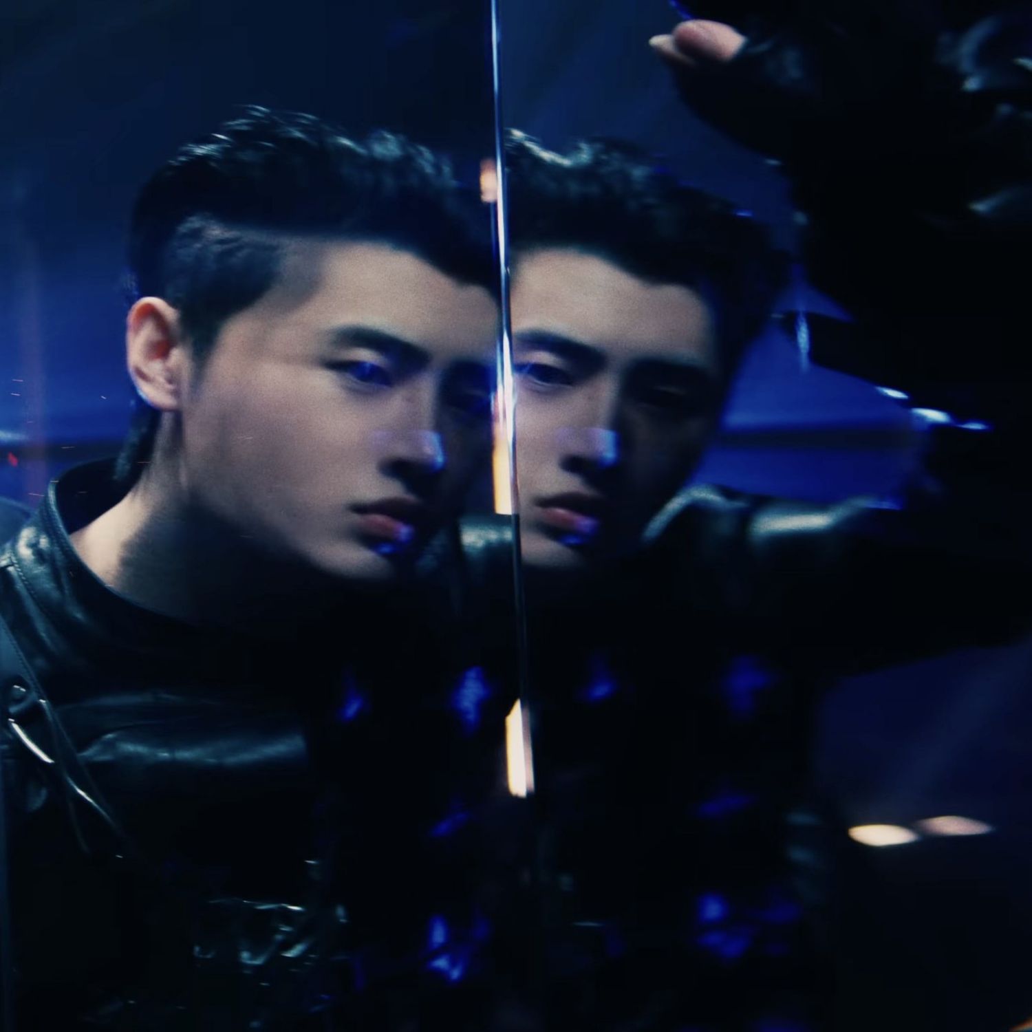 Behind-the-scenes cut of Sunghoon (ENHYPEN)