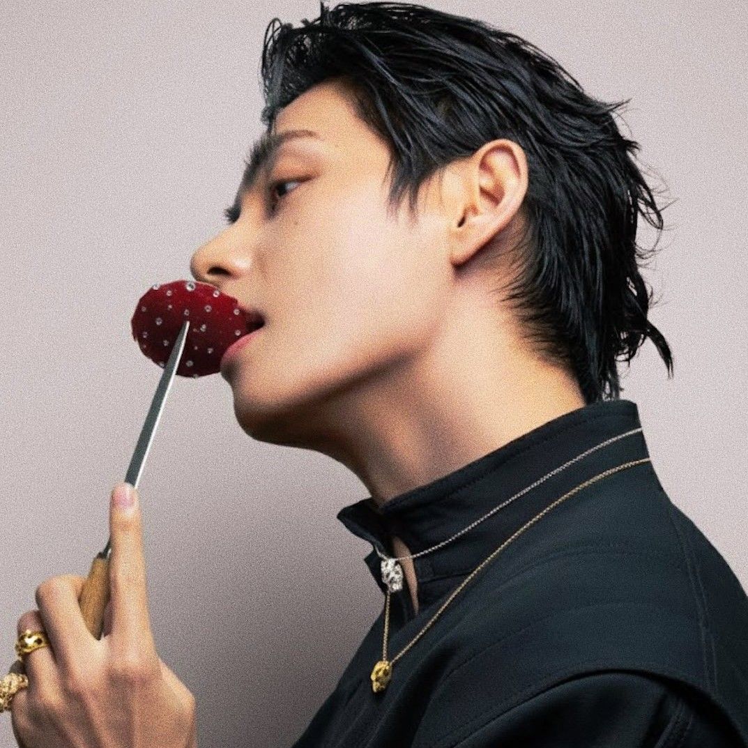 뷔 (방탄소년단) 최근 활동샷