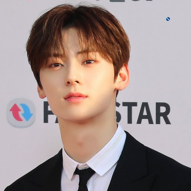 A moment captured by Hwang Minhyun's fan