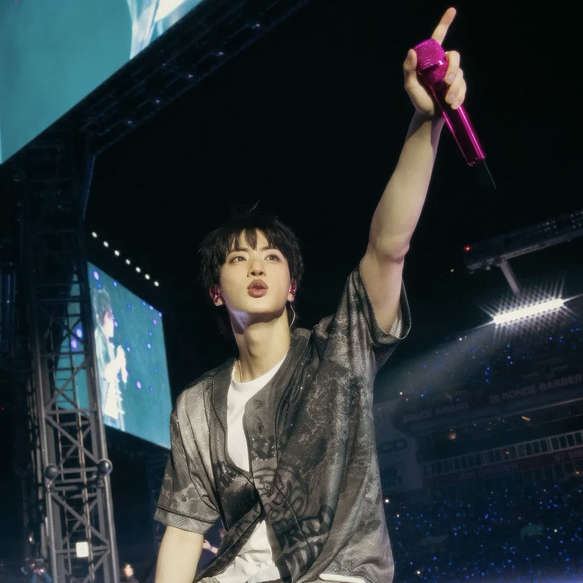 Behind-the-scenes cut of Jin (BTS)