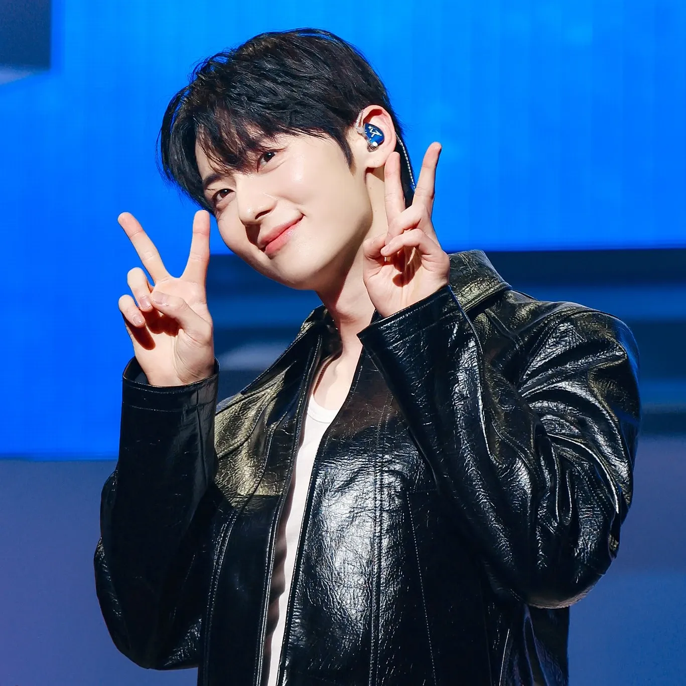 A moment captured by Hwang Minhyun's fan