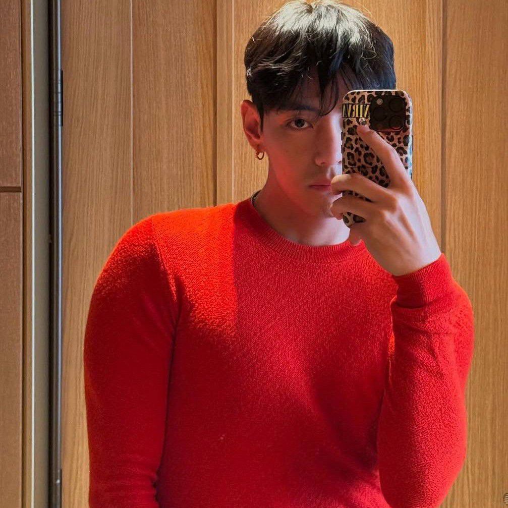 Foto aktivitas terbaru V (BTS)