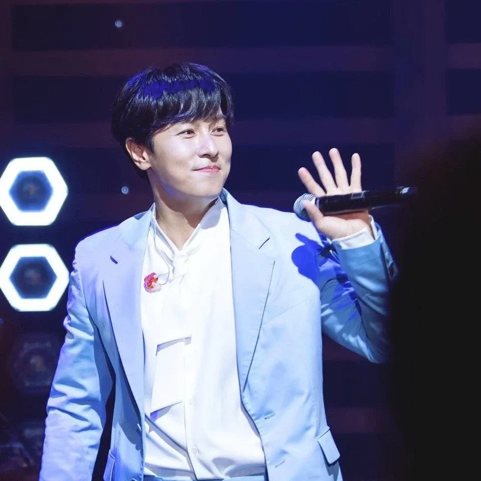 Latest photo of Kim Dongwan (SHINHWA)