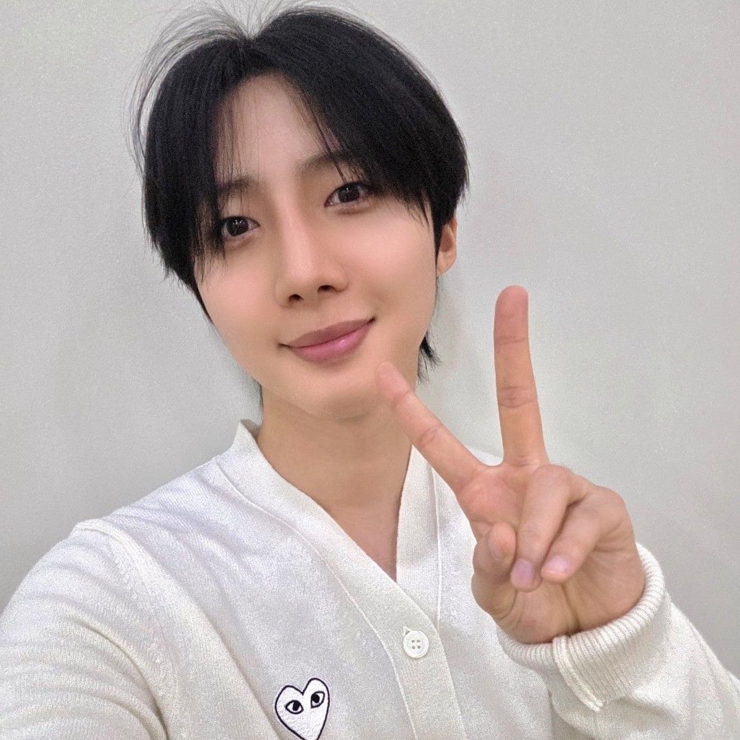 Behind-the-scenes cut of Hui (PENTAGON)