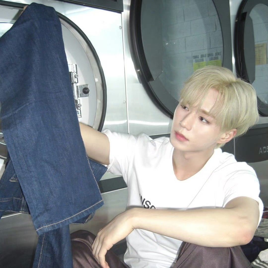 Behind-the-scenes cut of Kim Junseo (ALPHA DRIVE ONE)