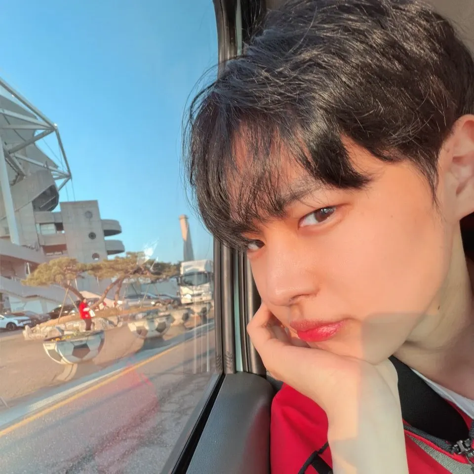 Latest photo of Choi Byungchan